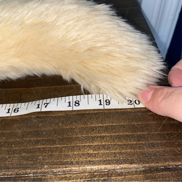 FAO Schwarz 20-inch Golden Retriever Toy Plush. Realistic looking b4 - Picture 5 of 6